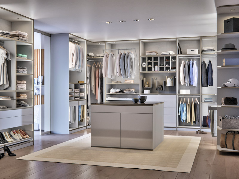 Begehbarer Kleiderschrank grau modern mit Innensystem Interior von CABINET